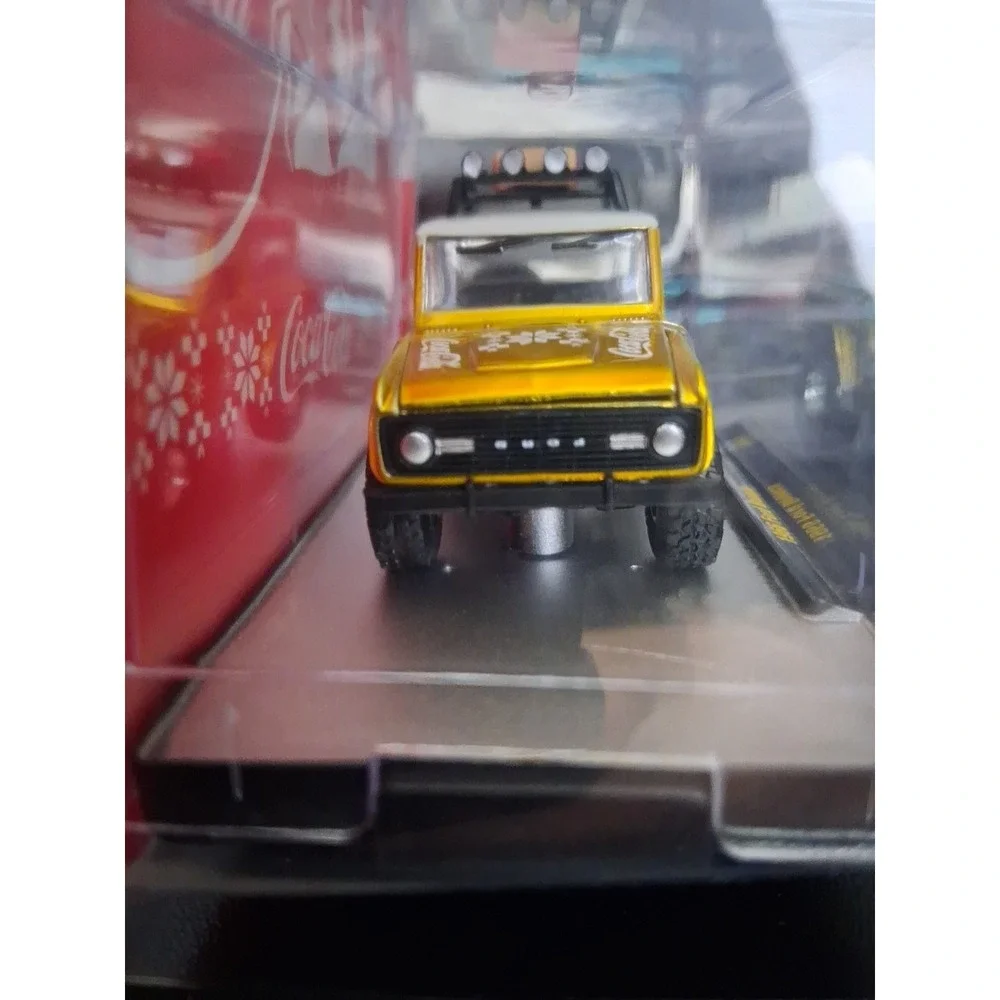 2025 M2 Machines Christmas Coca-Cola Santa 1966 Ford Bronco Limited Edition